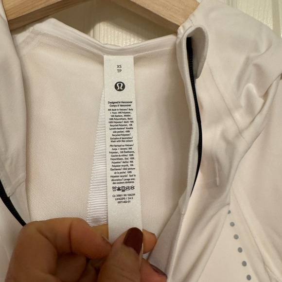New - Lululemon Mist Over jacket - Picture 2 of 7